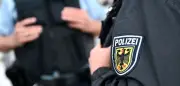 Mann stiehlt Senfflasche im Bahnhof Hof und trinkt sie leer