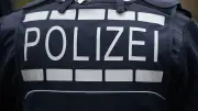 Maskierte Bande überfällt Vater und Sohn in Offenburg – Polizei ermittelt