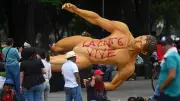 Massenproteste in Mexiko vor WM: Lehrer verbrennen Spieler-Statuen