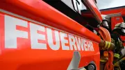Mehrere Autos auf Telekom-Gelände in Lichtenberg in Brand gesetzt