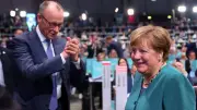 Merkel räumt Fehler ein und verteidigt Merz in überraschendem Interview
