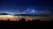 Nachtleuchtende Wolken: Spektakuläres Himmelsphänomen zur Sommersonnenwende