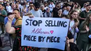 Proteste in Albanien: Tausende gegen Luxusressort von Trumps Schwiegersohn