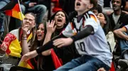 Public Viewing in Berlin: Fans feiern WM-Auftaktsieg gegen Curaçao