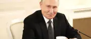 Putin bei Wirtschaftsforum: Dialog mit Westen gesucht – Lob für AfD