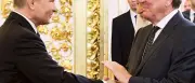 Putin trifft Schröder im Kreml zu vertraulichem Gespräch