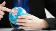 Rente im Ausland beantragen: So klappt es mit Antrag und Lebensnachweis