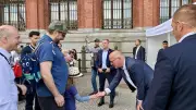 Rotes Rathaus: Kai Wegner begrüßt 4000 Gäste per Handschlag