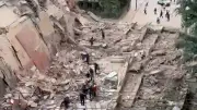 Schweres Erdbeben in Caracas: Wohnhaus stürzt ein, Rettungskräfte suchen Überlebende