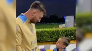 Süße Fan-Begegnung: Junge Argentinier schlägt Messi Torjubel vor
