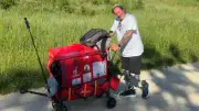 Sepsis kostete ihn die Beine – jetzt wandert er 1400 km auf Prothesen