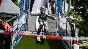 Sommer-Skispringen in Berlin: Familiensportfest begeistert