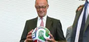 SPIEGEL-Kommentar: Merz' Lob für DFB-Elf sorgt für Spott – er kann nicht schweigen