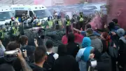 Straßenschlachten in England: Rechtspopulisten rufen „White lives matter“