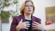 Technisches Problem: Rehlingers Flug nach Berlin abgebrochen