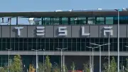 Tesla: 100 Strafzettel pro Monat wegen rasanter Mitarbeiter