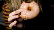 TikTok-Challenge: Junge (12) erstickt an Donut in New Yorker Schule