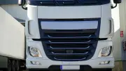 Tragischer Unfall: Mann (48) von führerlosem Lkw zerquetscht