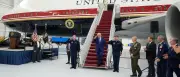 Trump präsentiert geschenkten Jumbojet aus Katar als neue Air Force One