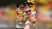 WM 2026: Berliner Fan erlebt wilde Abenteuer mit Podolski und Hayo