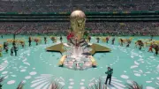 WM-Pokal spektakulär aus dem Boden inszeniert