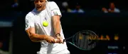 Zverev kämpft sich in Wimbledon trotz Problemen in Runde zwei