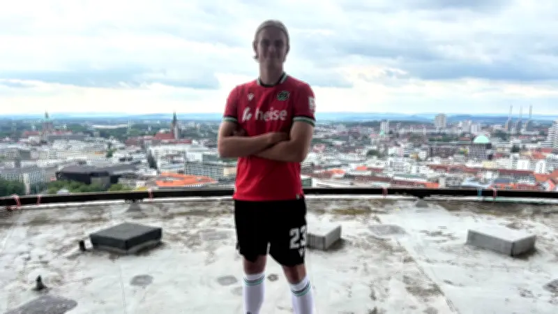 2. Liga-Aufstiegskandidat präsentiert Trikot in über 100 Metern Höhe