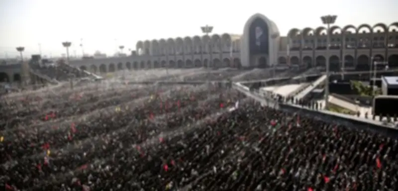 97-jähriger Großajatollah leitet Totengebet für Khamenei in Teheran