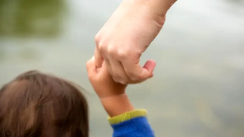 Adoptionen in Deutschland auf Rekordtief: Stiefkindadoption steigt