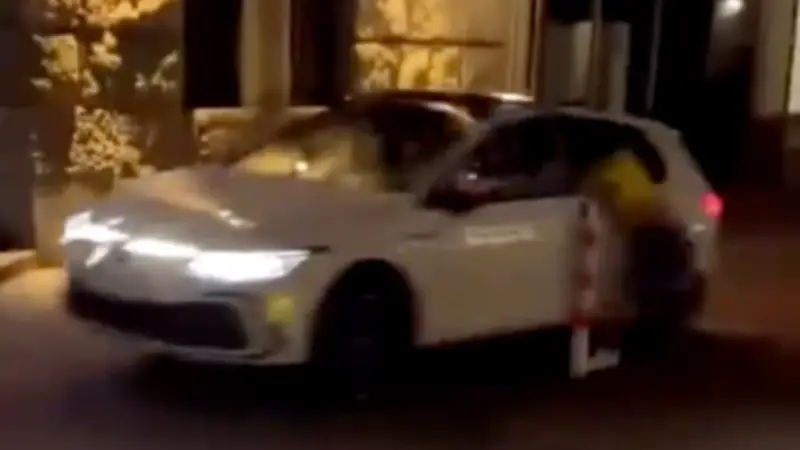 Auto-Dieb schleift 23-Jährigen mit und verursacht mehrere Unfälle in Dortmund