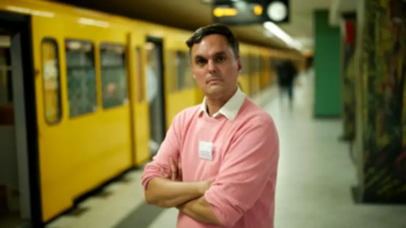 Berliner Baumaktivist Sebastian Herges in U-Bahn tätlich angegriffen