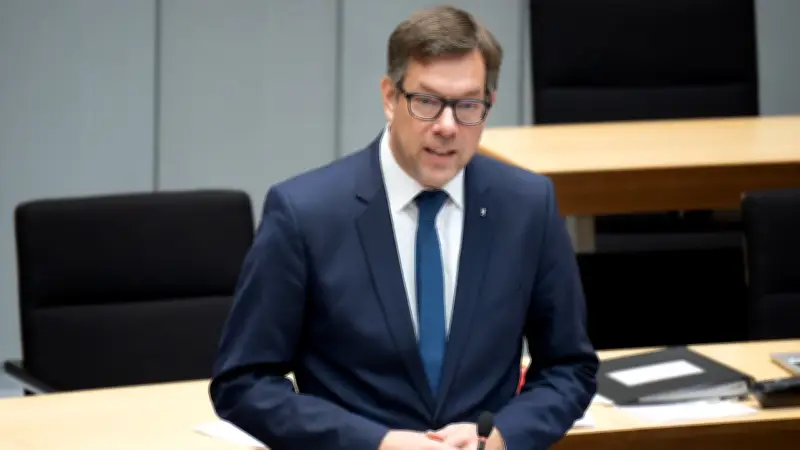 Berliner SPD-Staatssekretär Hochgrebe: Ermittlungen wegen Gewaltvorwürfen