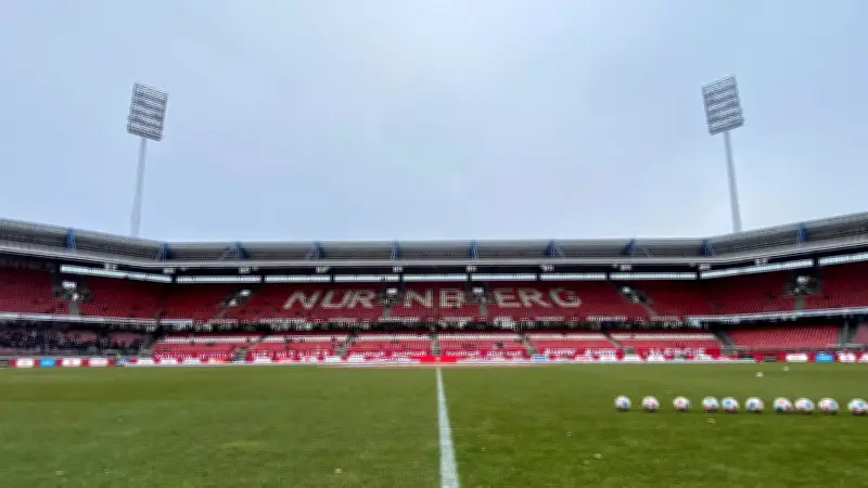 Böhse Onkelz spenden 120.000 Euro für neuen Rasen des 1. FC Nürnberg