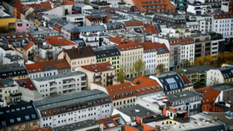 Bis zu 50.000 neue Wohnungen auf Berlins Dächern möglich