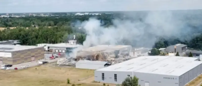 Brand in Oranienburg: Millionenschaden durch Feuer in Lagerhalle