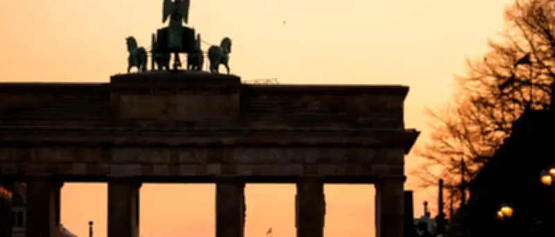 Brandenburger Tor leuchtet in USA-Farben zum 250. Unabhängigkeitstag
