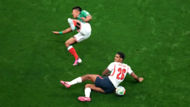 Bundesliga: Brutalo-Grätsche von Leverkusens Quansah – VAR hätte eingreifen müssen