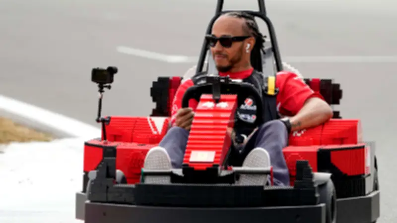 Chaos beim Lego-Rennen: Alonso gewinnt, FIA-Präsident schummelt