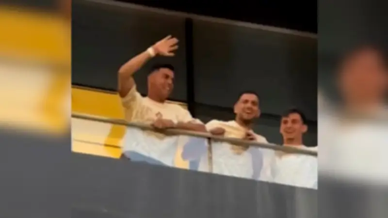 CR7 feiert mit Fans auf Hotel-Terrasse in Toronto nach Sieg gegen Kroatien