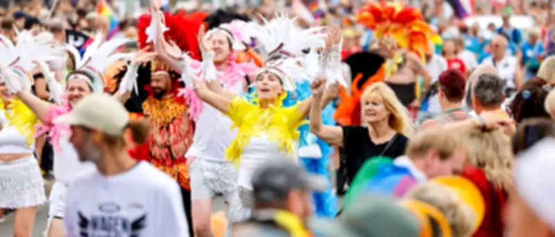 CSD-Parade in Köln gestartet: Reul warnt vor zunehmender Intoleranz