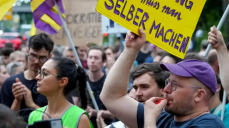 „Deutsche Wohnen & Co enteignen“ protestiert gegen geplantes Verbot