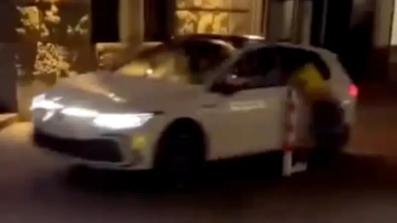 Dortmund: Autodieb schleift Besitzer mit und verursacht Unfallserie