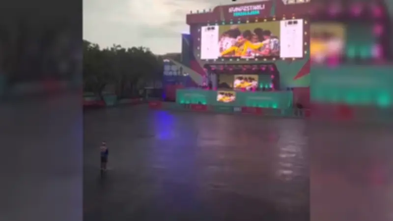 Einsamer USA-Fan auf Fanmeile sorgt für filmreifen Moment