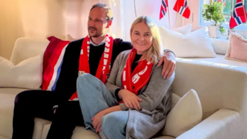 Erste Bilder: Mette-Marit nach Lungentransplantation lächelnd mit Haakon