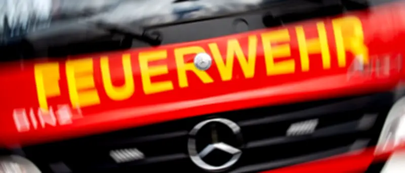 Feuerwehr rettet Fensterputzer aus 200 Metern Höhe in Frankfurt