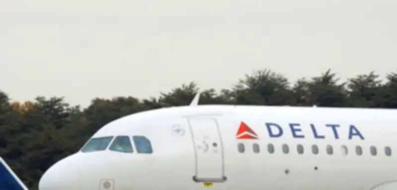 Feuerwerk trifft Passagierflugzeug nahe Chicagoer Flughafen