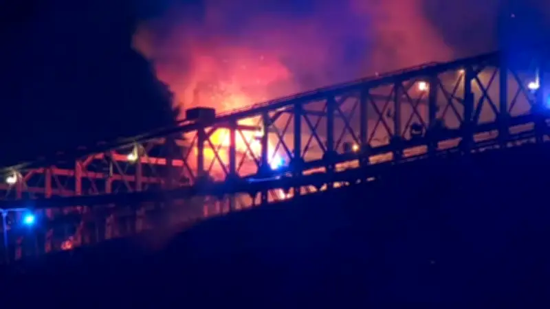 Feuerwerk zum US-Jubiläum: Brooklyn Bridge in Brand geraten