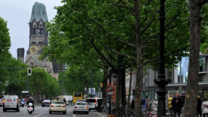 Gasaustritt am Kurfürstendamm: Straße in beiden Richtungen gesperrt