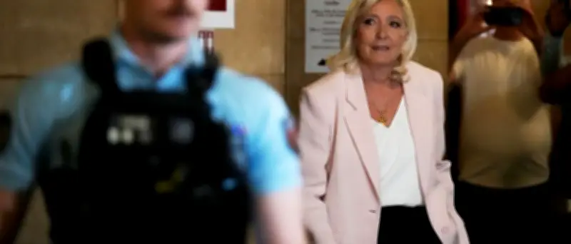Gericht verurteilt Marine Le Pen zu einem Jahr Haft mit Fußfessel