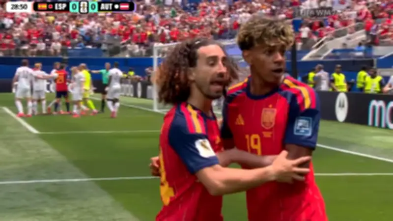 Hand-Spanier Cucurella: Tor aberkannt, dann Assist zum 1:0